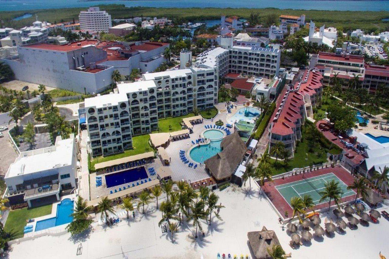 Aquamarina Beach Hotel Cancun Exterior photo