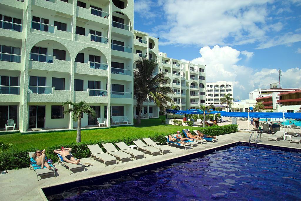 Aquamarina Beach Hotel Cancun Exterior photo