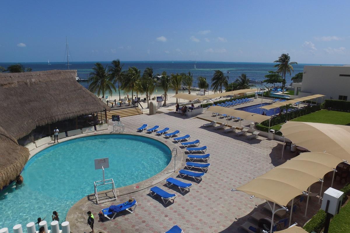 Aquamarina Beach Hotel Cancun Exterior photo