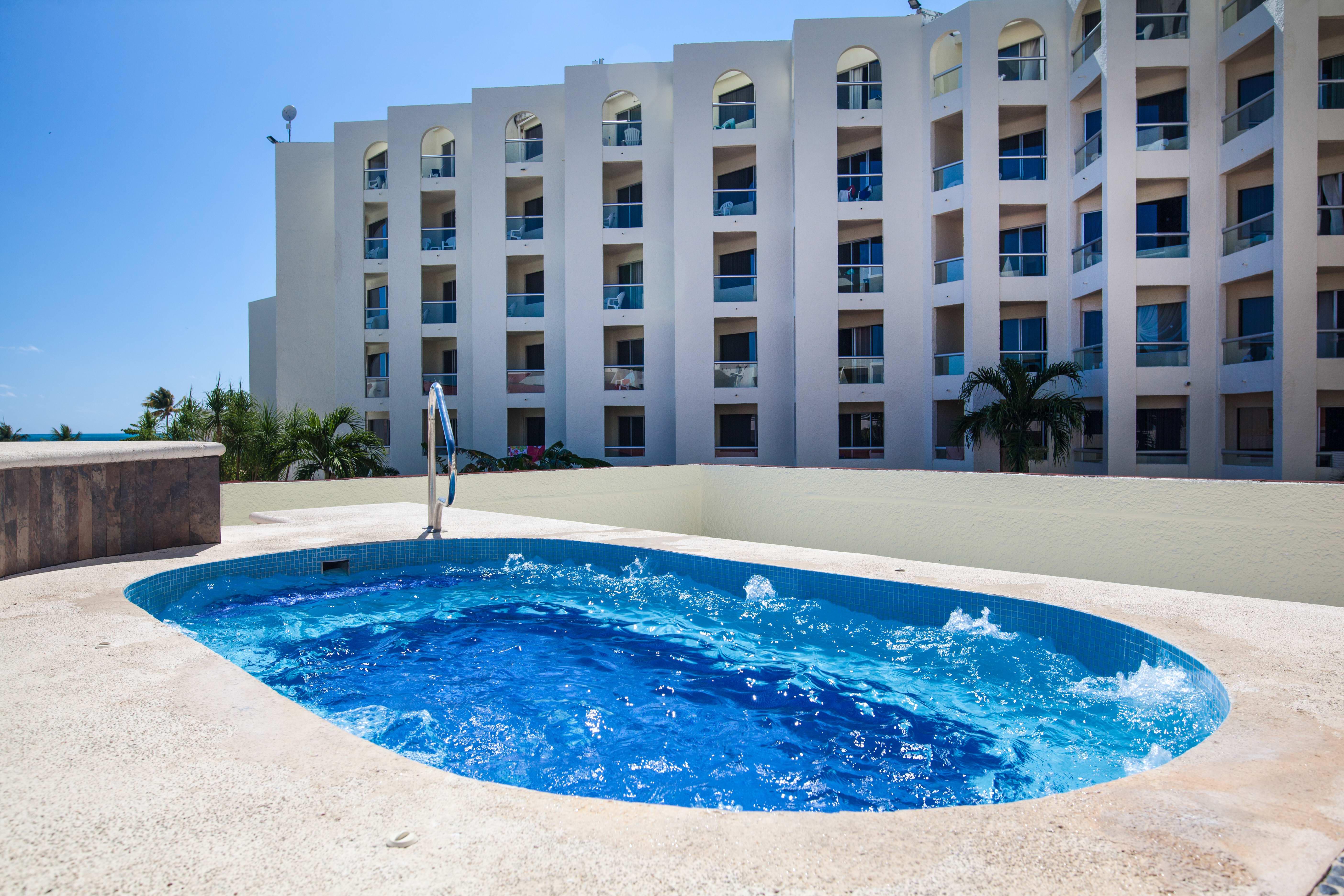 Aquamarina Beach Hotel Cancun Exterior photo