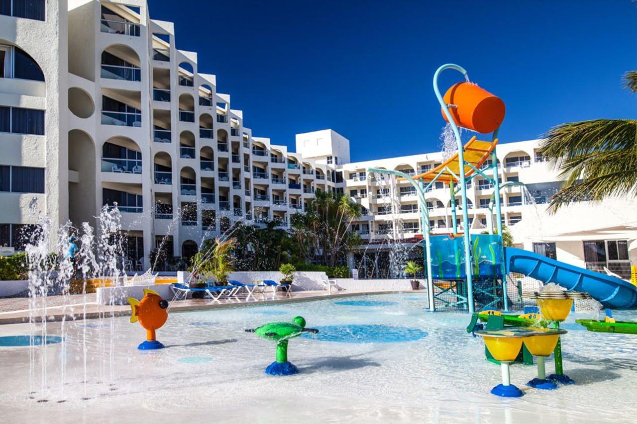 Aquamarina Beach Hotel Cancun Exterior photo