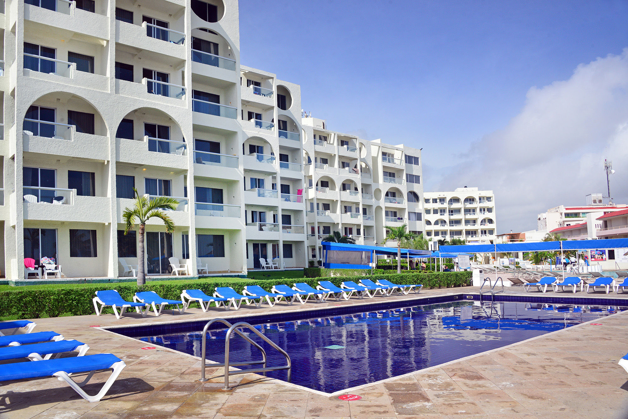 Aquamarina Beach Hotel Cancun Exterior photo